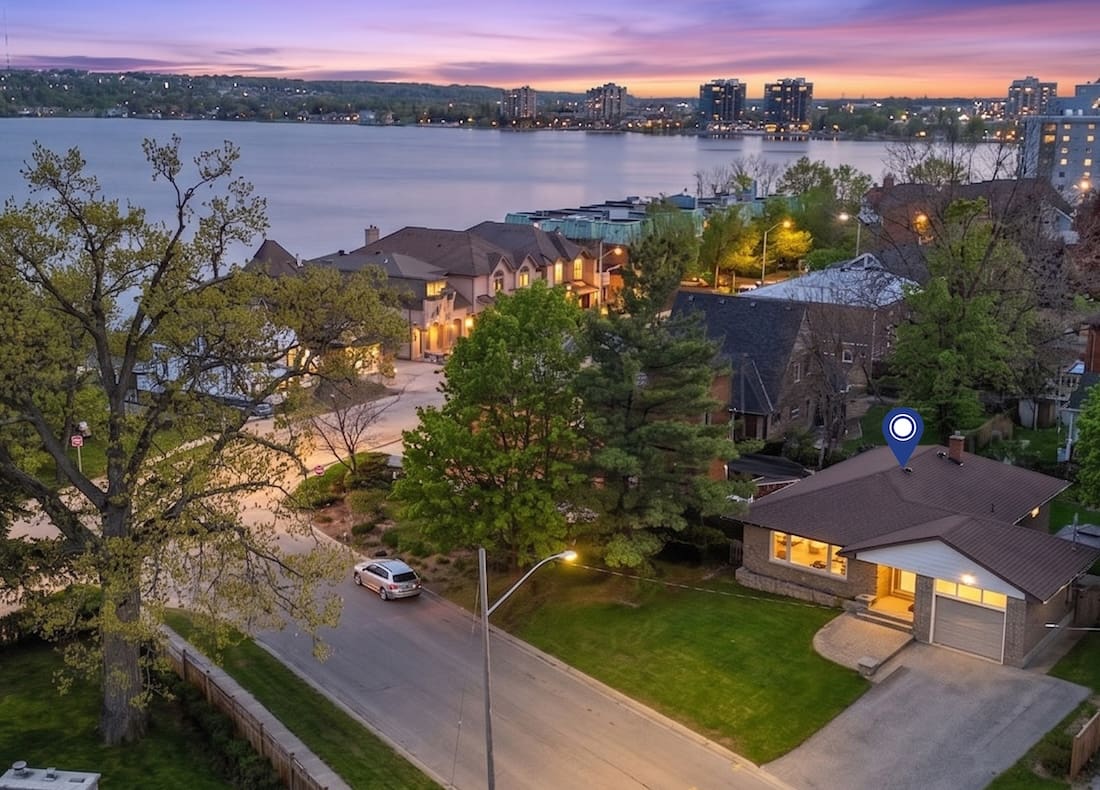 Townhouses in Barrie offer an accessible entry point for both families and savvy investors. Exterior of a well-maintained townhouse in Barrie with professional landscaping and a manicured garden.