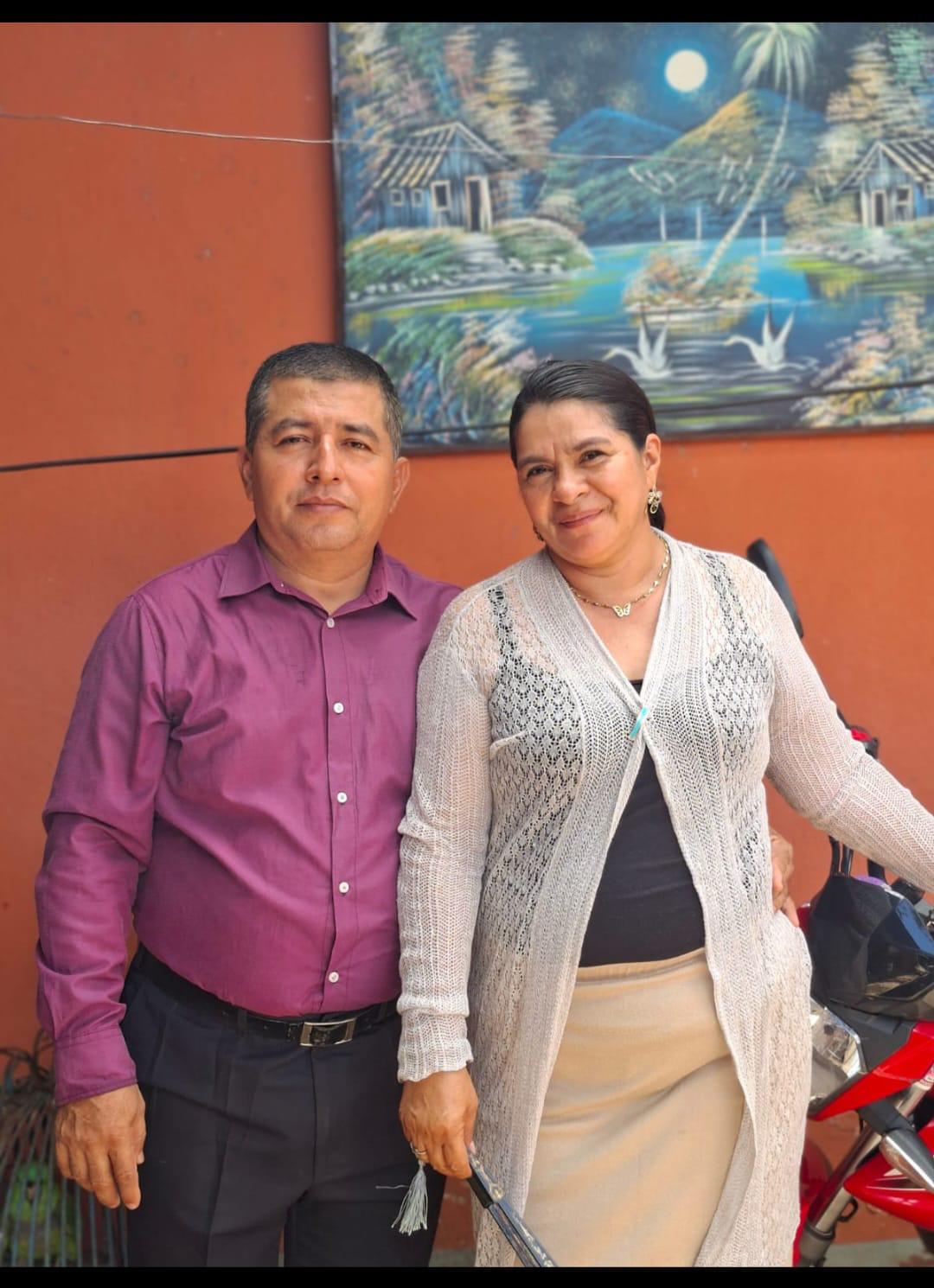 Pastores Abelardo y Teresa Bermudez